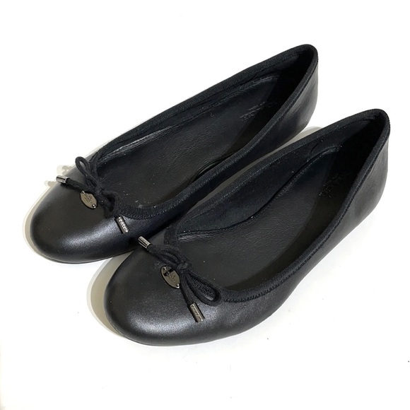 Coach ‘Lara’ Charm and Bow Detail Leather Ballet Flats Size 7.5M - Picture 2 of 15
